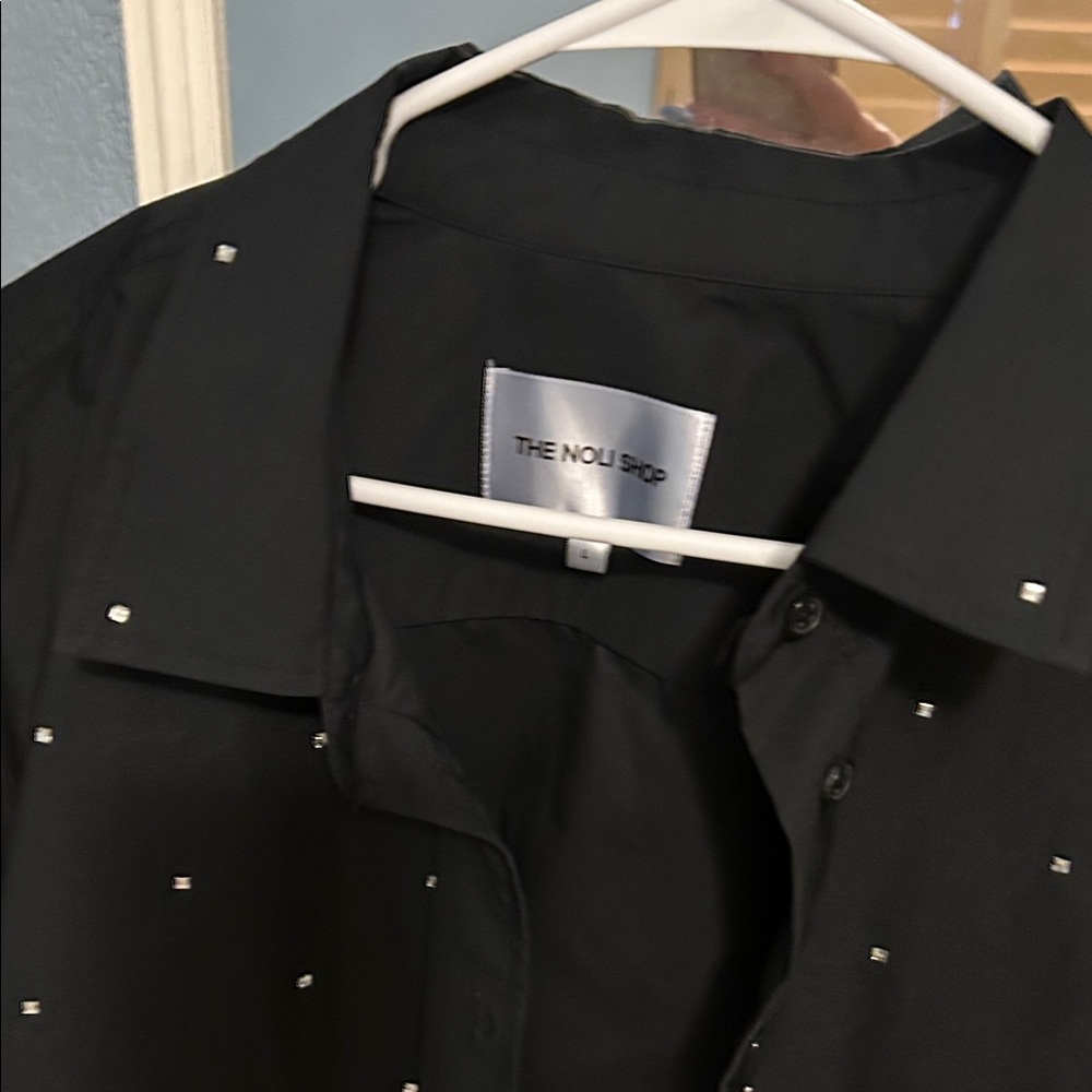 Noli Black Button-Down Shirt cropped  with Stud Detail